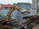 Demolice Domu kultury Inwest v Plzni 15. 4. 2012.   