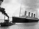 Dobová fotografie zachycuje vyplutí Titaniku z pístavu Southampton. (10. dubna...