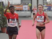 Etiopsk vytrvalec Haile Gebrselassie a jeho britsk kolegyn Paula