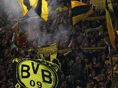 Fanouci Dortmundu oslavuj vhru nad Bayernem.