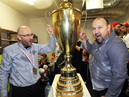 ZLIT TRENI. Pardubit treni Pavel Hynek (vlevo) a Ladislav Lubina si...