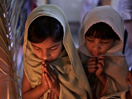 Pravoslavné meniny oslavily Velikonoce i v Pákistánu (na snímku), Sýrii,...