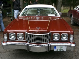 Pekrásný Ford Thunderbird 1974