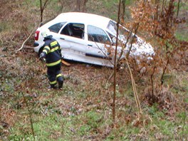 Auto pokozen pi nehod u Lzn Blohrad