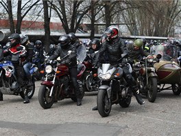 Olomoutí motorkái v sobotu zahájili sezonu srazem v Legionáské ulici a...