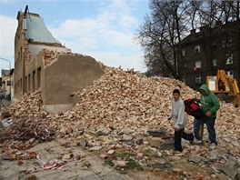 Domy v bvalm romskm ghettu v perovsk kodov ulici se zmnily v...