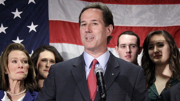 Republikánský kandidát na prezidenta USA Rick Santorum oznamuje konec své
