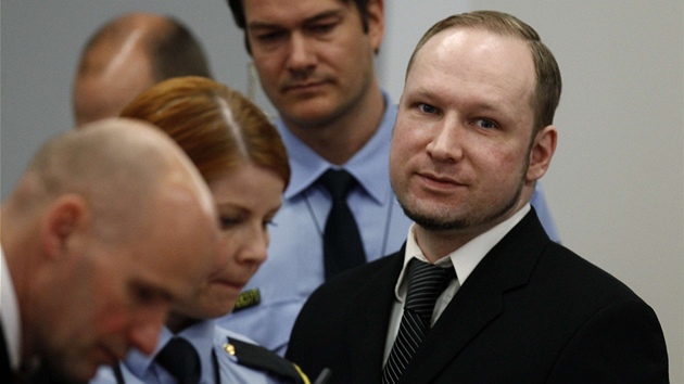 Norský terorista Anders Behring Breivik u soudu v Oslu (19. dubna 2012)