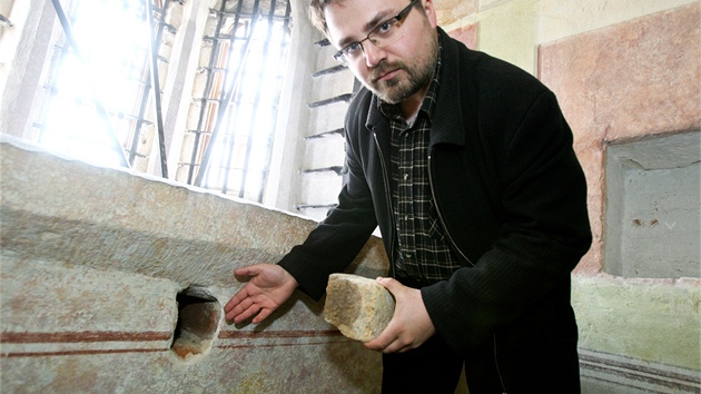 Schránku objevil restaurátor v oltái pi obnov kaple v 1. pate gotické