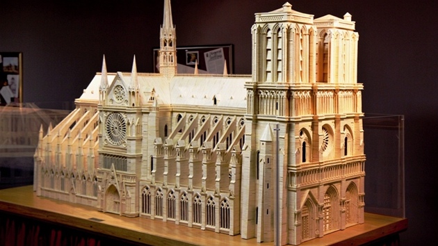 Hotový model katedrály Notre Dame
