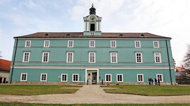 Na Dačickém zámku se návštěvníkům otevřel opravený velký salon.