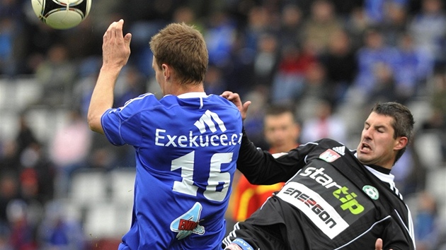KDO ZÍSKÁ MÍ�? K balonu má blí� olomoucký Zden�k Klesnil, získat se ho pokou�í