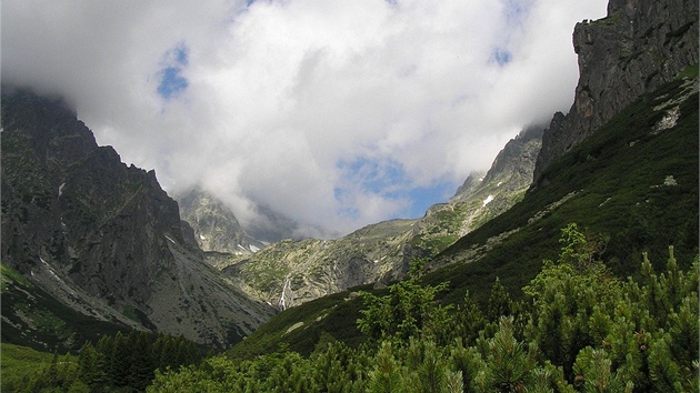 Pohled Malou Studenou dolinou smrem na Tryho chatu, Vysok Tatry