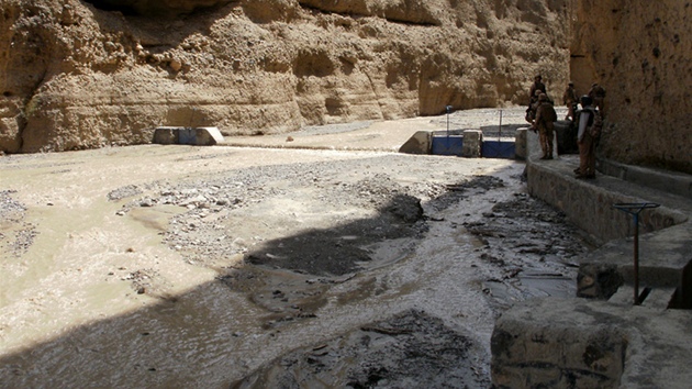 ást vodního díla Abtak v dolí eky Dobandaj v Afghánistánu