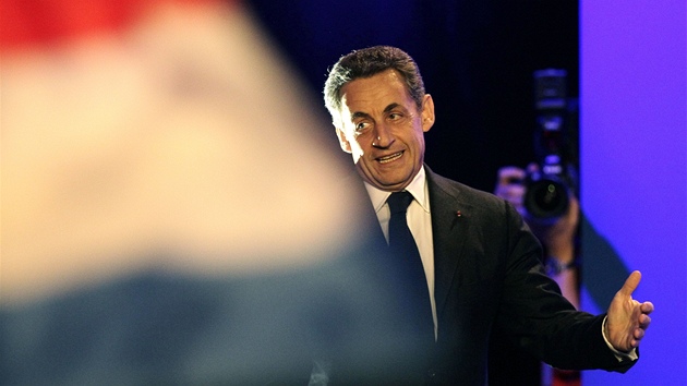 Nicolas Sarkozy bhem pedvolebního shromádní na pedmstí Paíe (19. dubna