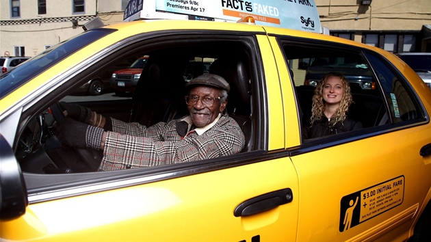 Dvaadevadesátiletý newyorský taxiká Johnnie 'Spider' Footman.