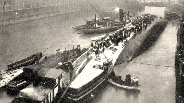 Záchrana pasaér z výletní lod SS Eastland po netstí na ece Chicago (24....