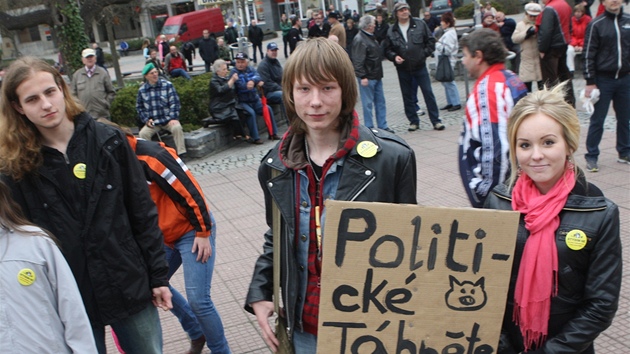 Protestn akce Holeovsk vzvy na nmst Mru ve Zln (15. dubna 2012).

