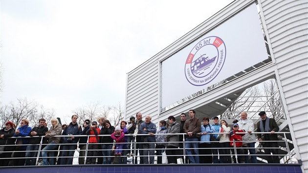 O kest nové lodi brnnského Dopravního podniku byl velký zájem. (14. dubna