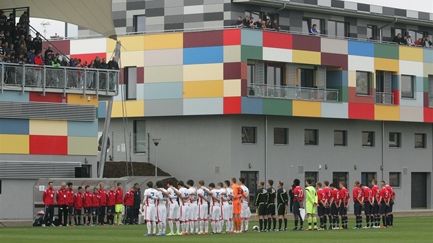 Otevení stadionu Bavlna v Hradci Králové. Dole Vratislav Lokvenc. (10. dubna...