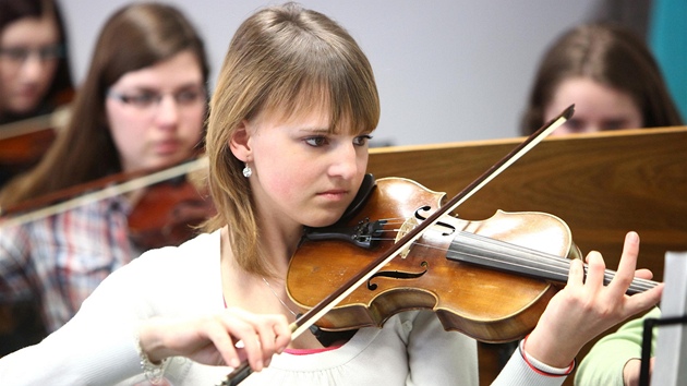 Rychnovský smycový orchestr Orecchie Grandi, v italtin Velké ui.