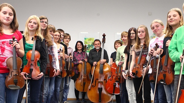 Rychnovský smycový orchestr Orecchie Grandi, v italtin Velké ui.