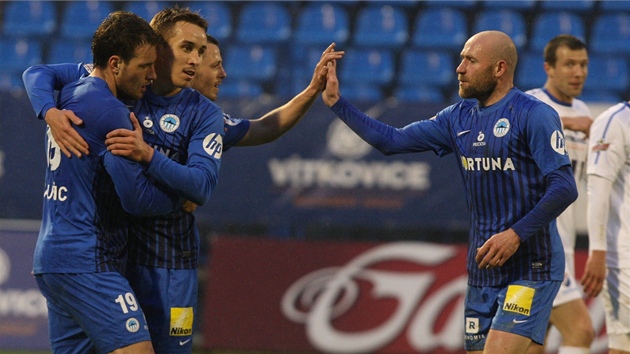 LIBERECKÁ RADOST. Fotbalisté Slovanu Liberec se radují ze vsteleného gólu do