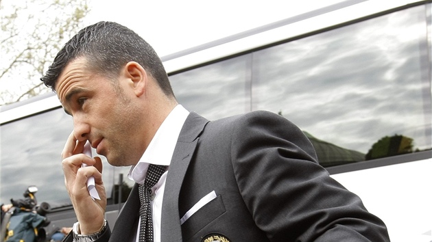 Útoník Antonio Di Natale z Udine se piel rozlouit se zesnulým Piermariou