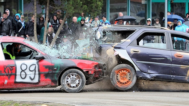 eské Budjovice, 7.4.2012, demoliní derby, auto FOTO: MF DNES - Ladislav...