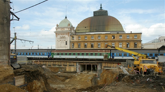 Oprava elezninho koridoru v Plzni, stavba podchodu z ndran budovy do eleznin ulice. 