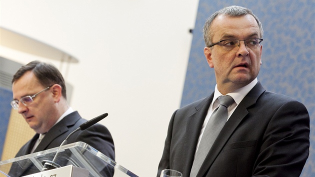 Miroslav Kalousek tvrdí, �e nelze zadat znalecký posudek u armádních zakázek.