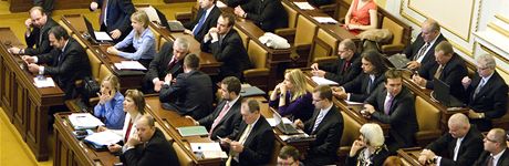 Poslanci Vcí veejných pi jednání Snmovny (24. dubna 2012)