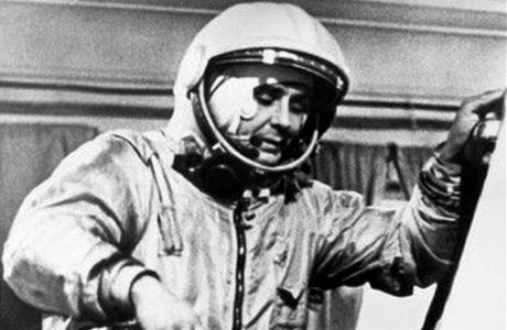Vladimir Komarov v roce 1962 pi ncviku pro letu v jednomstn lodi Vostok