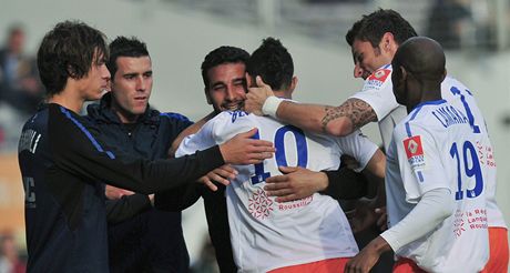 RADOST LÍDRA. Fotbalisté Montpellieru oslavují gól proti Toulouse.