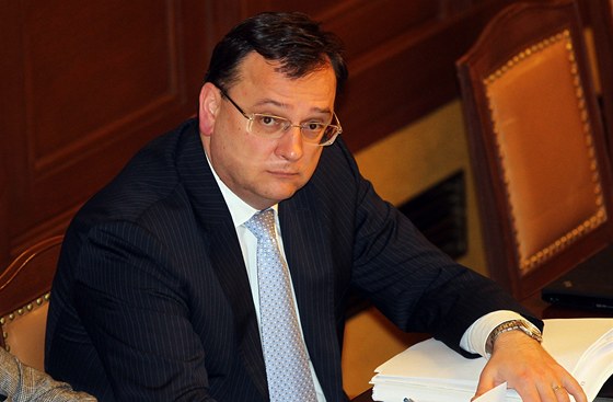 Premiér Petr Neas pi hlasování o dve vlád.