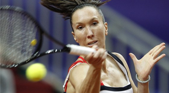 SOUSTEDNÍ. Srbská tenistka Jelena Jankoviová bojuje ve druhém semifinále Fed