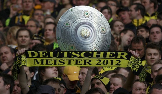 DORTMUND - MISTR 2012. Fotbalistm Dortmundu se v minulé sezon podailo obhájit titul. Budou slavit triumf v nmecké lize i do tetice?