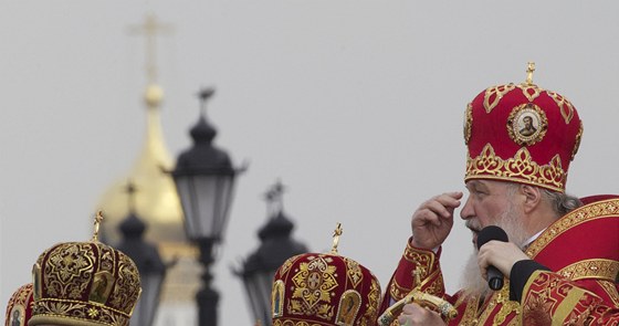 Patriarcha Kirill pi promluvách ped Katedrálou Krista Spasitele v Moskv.