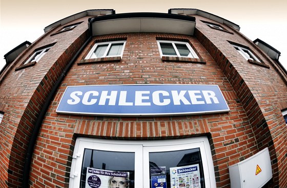eské poboky etzce drogerií Schlecker jsou na prodej.