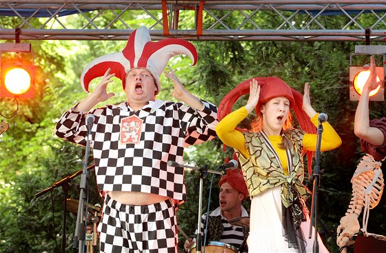 Koncert divadeln hudební skupiny Kapárek v rohlíku v eském Brod (26. ervna