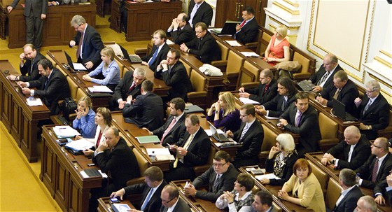 Poslanci Věcí veřejných při jednání Sněmovny (24. dubna 2012)