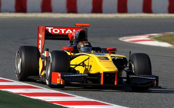 Davide Valsecchi s vozem týmu DAMS v pedsezonních testech GP2 v Barcelon.