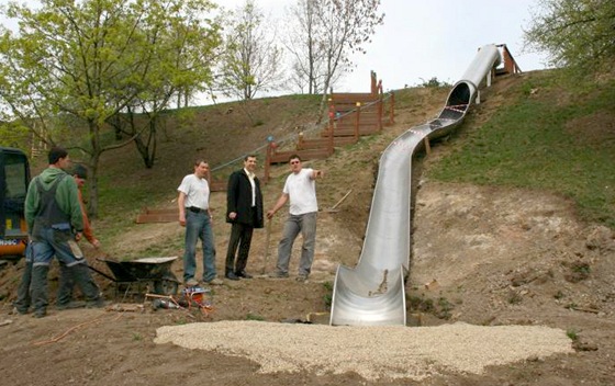 Nejdelí praskou skluzavku budou mít k dispozici malí návtvníci Parukáky od 1. kvtna.