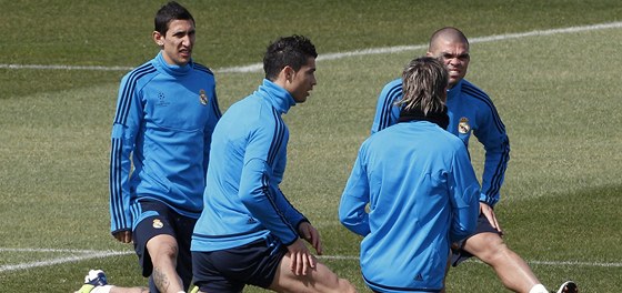 Angel di María (vlevo), Cristiano Ronaldo, Fabio Coentrao a Pepe bhem tréninku