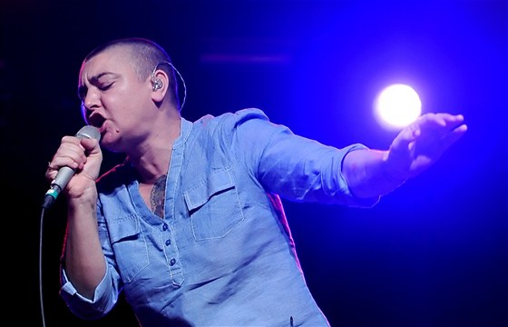 Jet 19. dubna 2012 Sinéad O'Connor koncertovala v Berlín.