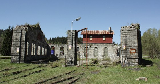Současný stav bývalého železničního depa v Kořenově