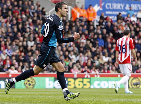 ODCHÁZÍ? Útoník Robin van Persie je hvzdou Arsenalu. Te vak má namíeno do Manchesteru United.