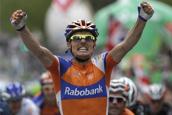 VÍTZ ETAPY. panlský cyklista Luis Leon Sanchez ze stáje Rabobank se raduje z