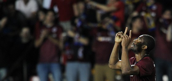 Léonard Kweuke dlouho radost z gólu neza�ije.