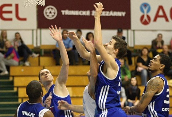 Basketbalisté Ostravy v akci - ilustraní foto